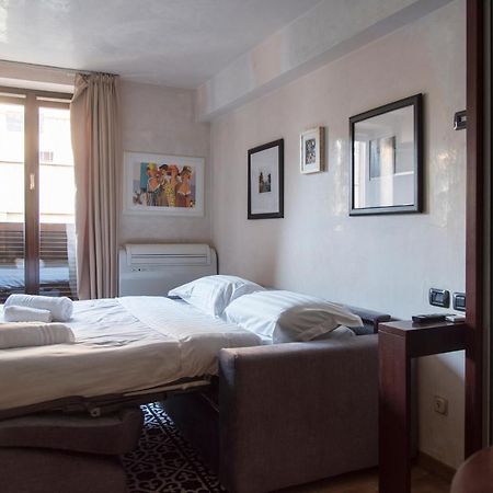Youhosty - Duomo Studio Apartment Мілан Екстер'єр фото