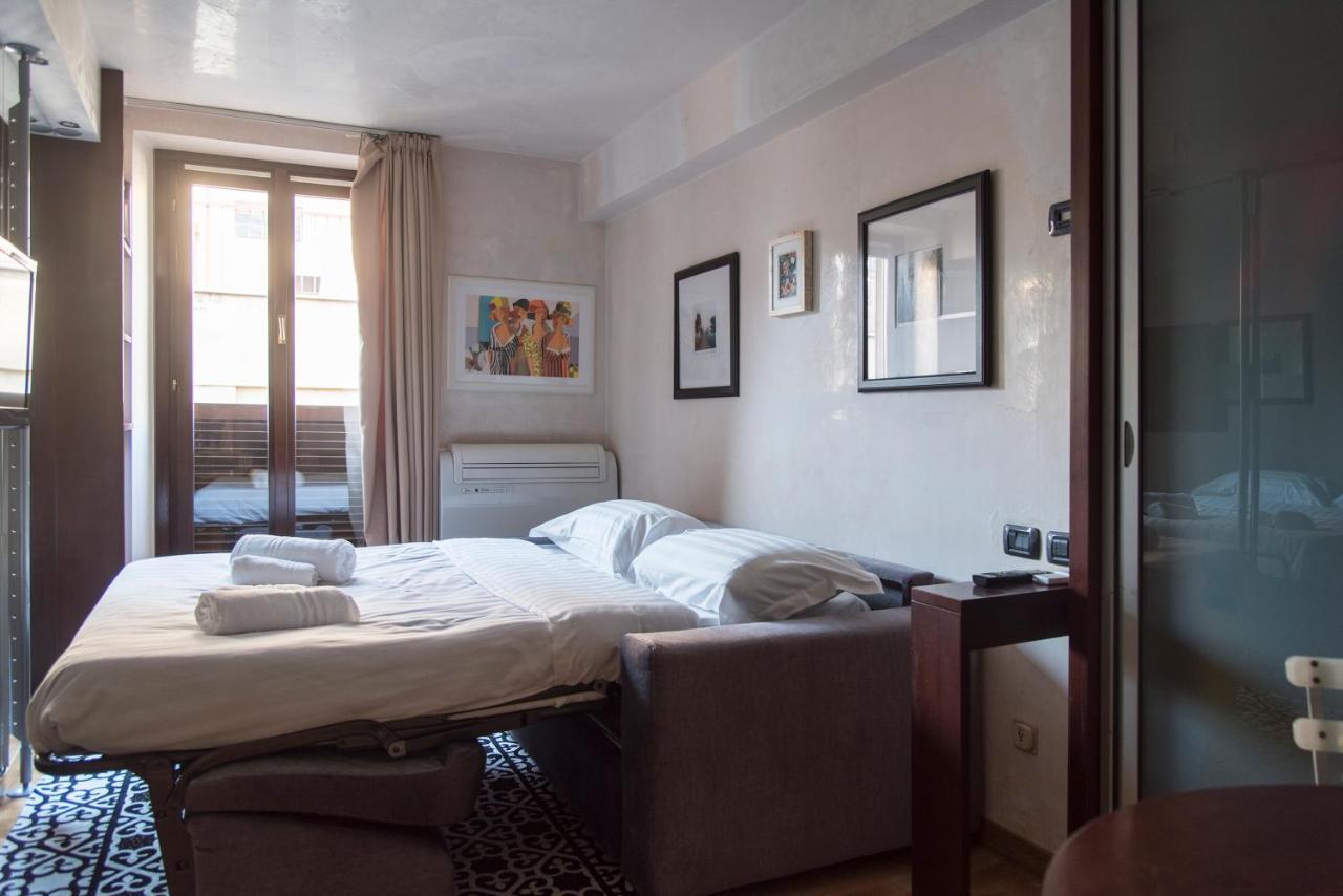 Youhosty - Duomo Studio Apartment Мілан Екстер'єр фото
